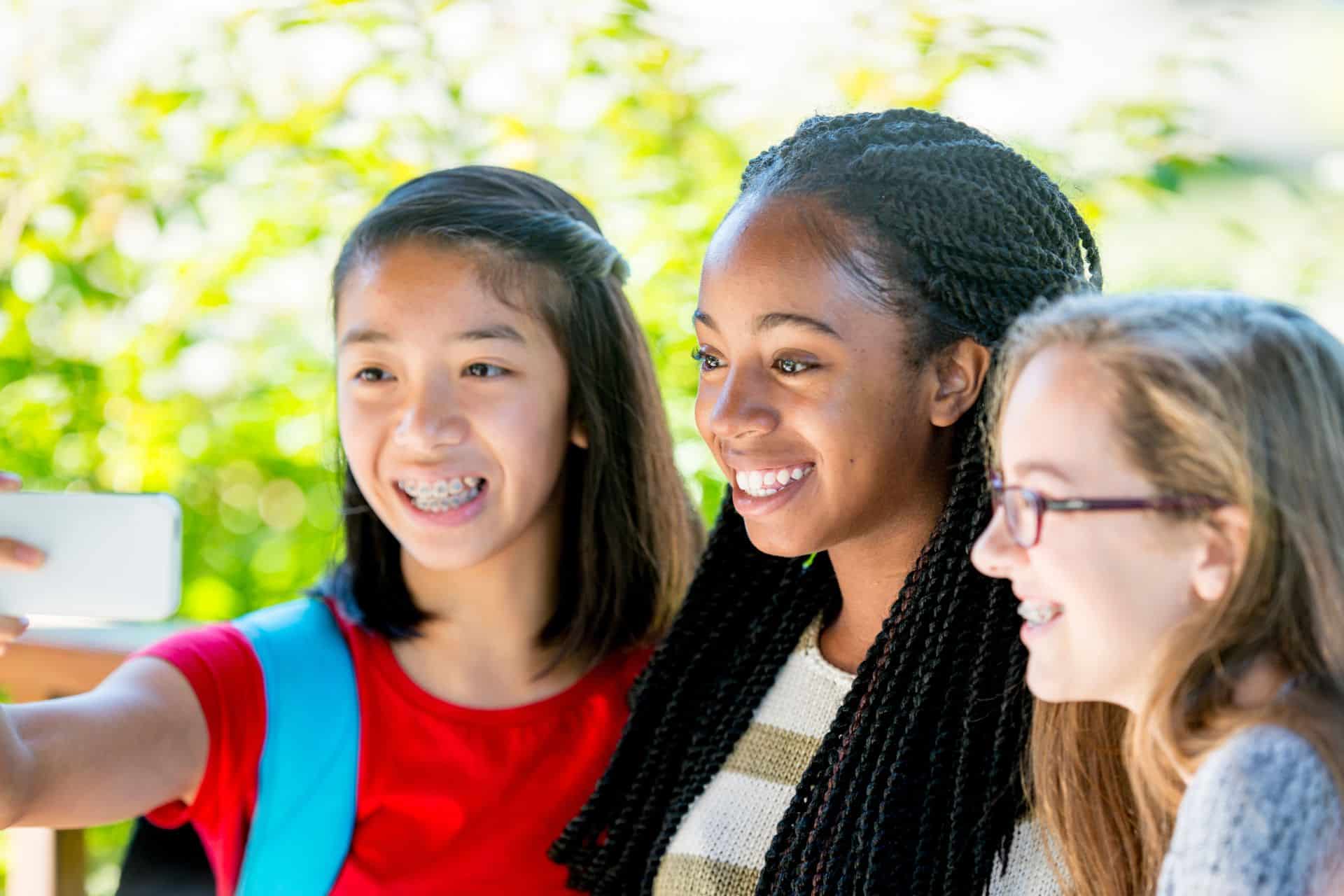 ¿Qué puede hacer que los aparatos para tu hijo adolescente tarden más en Murrieta, CA? Ortodoncia Waddoups en Corona, California